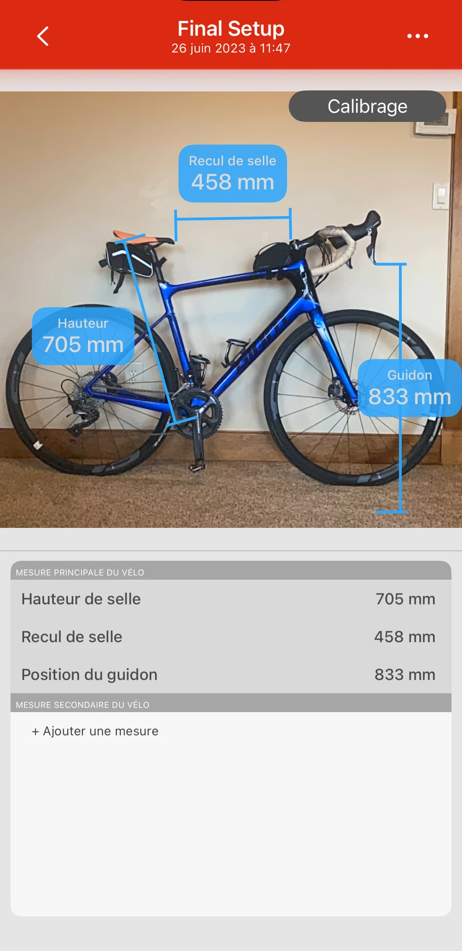 L'écran de mesure du vélo dans Bike Fast Fit Elite : un vélo photographié avec la hauteur de selle, le recul de selle et la position du guidon repérés et listés