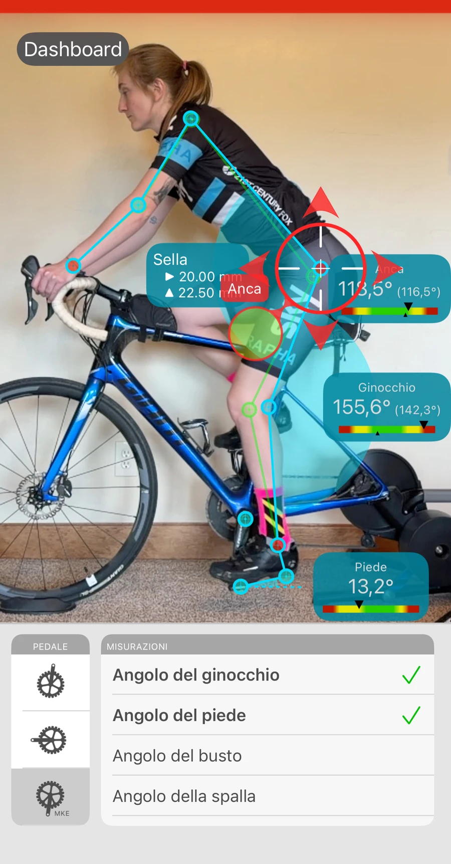 Esplorazione delle modifiche in Bike Fast Fit Elite: uno spostamento della sella in millimetri, in orizzontale e verso l'alto o verso il basso, in anteprima su un ciclista tracciato, con l'angolo del ginocchio risultante accanto all'originale