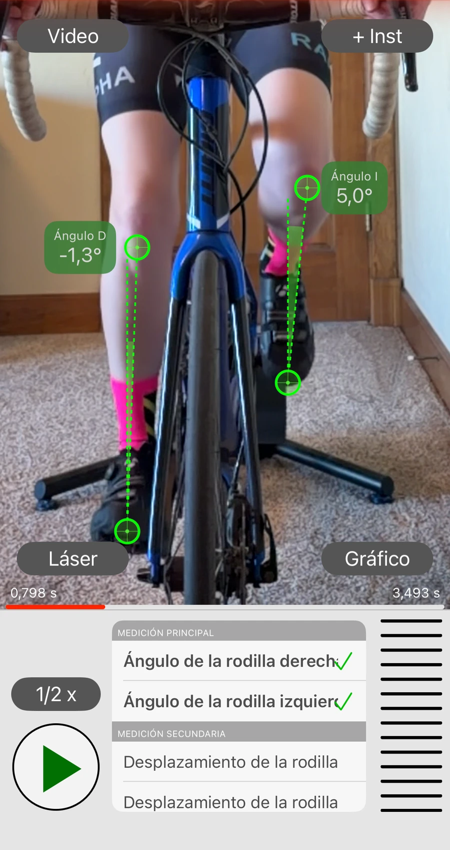 La grabación frontal de Bike Fast Fit Elite rastrea a un ciclista de frente, con los ángulos de rodilla izquierda y derecha leídos en cada pierna