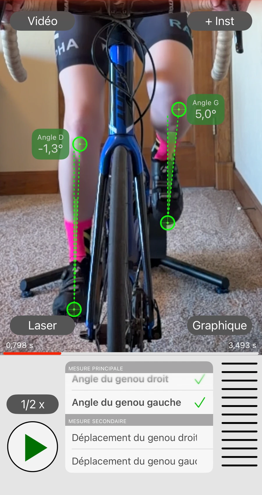 L'enregistrement de face de Bike Fast Fit Elite suit un cycliste de face, avec les angles du genou gauche et du genou droit lus sur chaque jambe