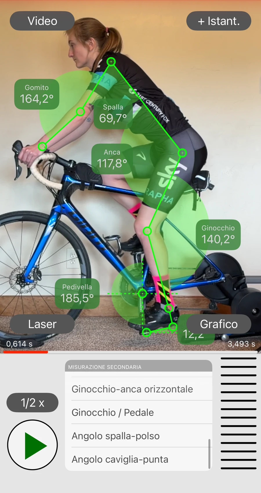 Bike Fast Fit Elite mostra sei angoli insieme su un ciclista tracciato, gomito, spalla, anca, ginocchio, posizione della pedivella e piede, con l'elenco delle misurazioni secondarie aperto sotto