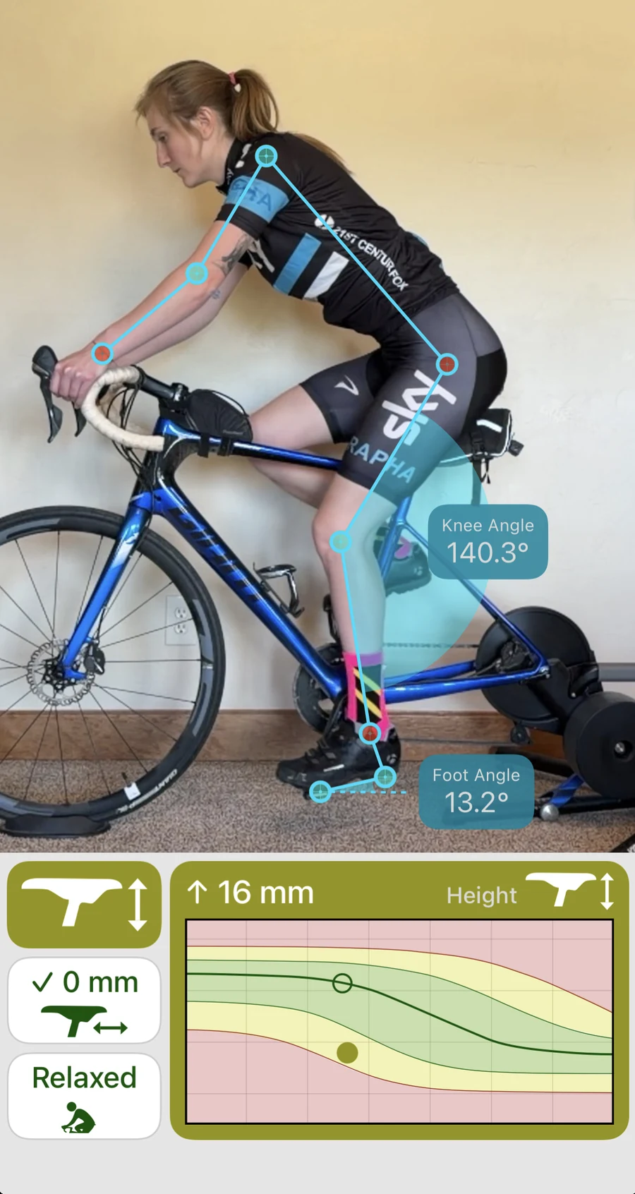 Bike Fast Fit EZ showing a tracked rider with a knee angle reading and a saddle height recommendation in millimetres, up or down