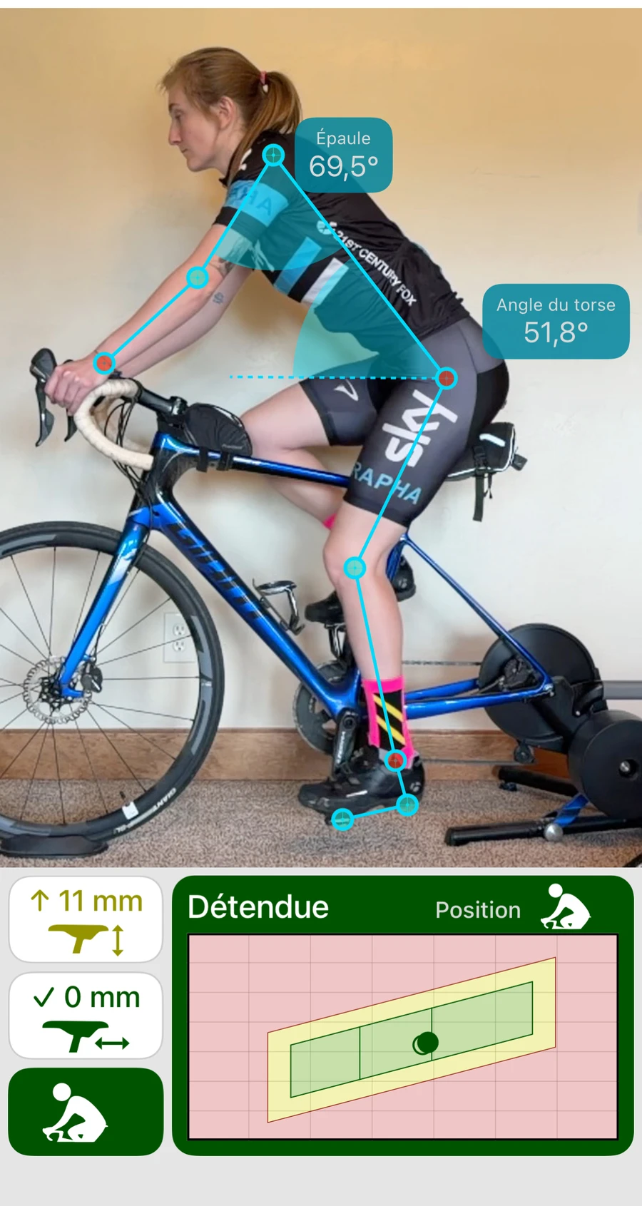 Bike Fast Fit EZ affiche un cycliste suivi avec les angles de l'épaule et du torse, à côté de la hauteur de selle, de la position avant/arrière et du résultat de posture Détendue